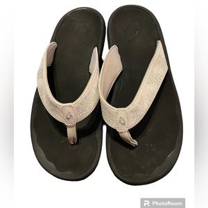 OluKai Flip Flops. Woman’s size 6